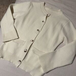 Cream and white sweater cardigan with pockets